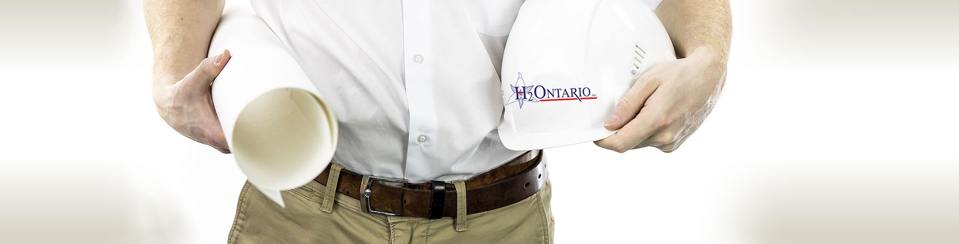 employee with white hard hat